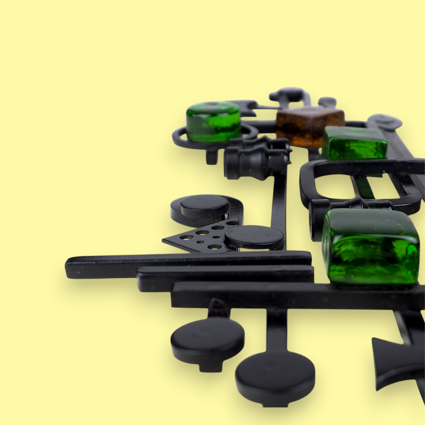 Zbliżenie tafli szkła w metaloplastyce Dantoft, detal tekstury