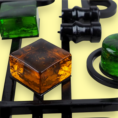 Detal czarnej lakierowanej ramy metalowej płaskorzeźby Dantoft i szkła, zbliżenie