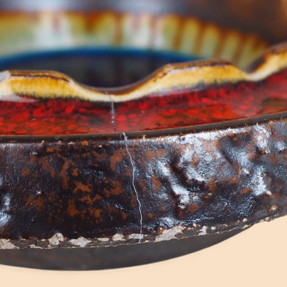 Popielniczka fat lava West Germany, zbliżenie na brązowe szkliwo, widok z boku