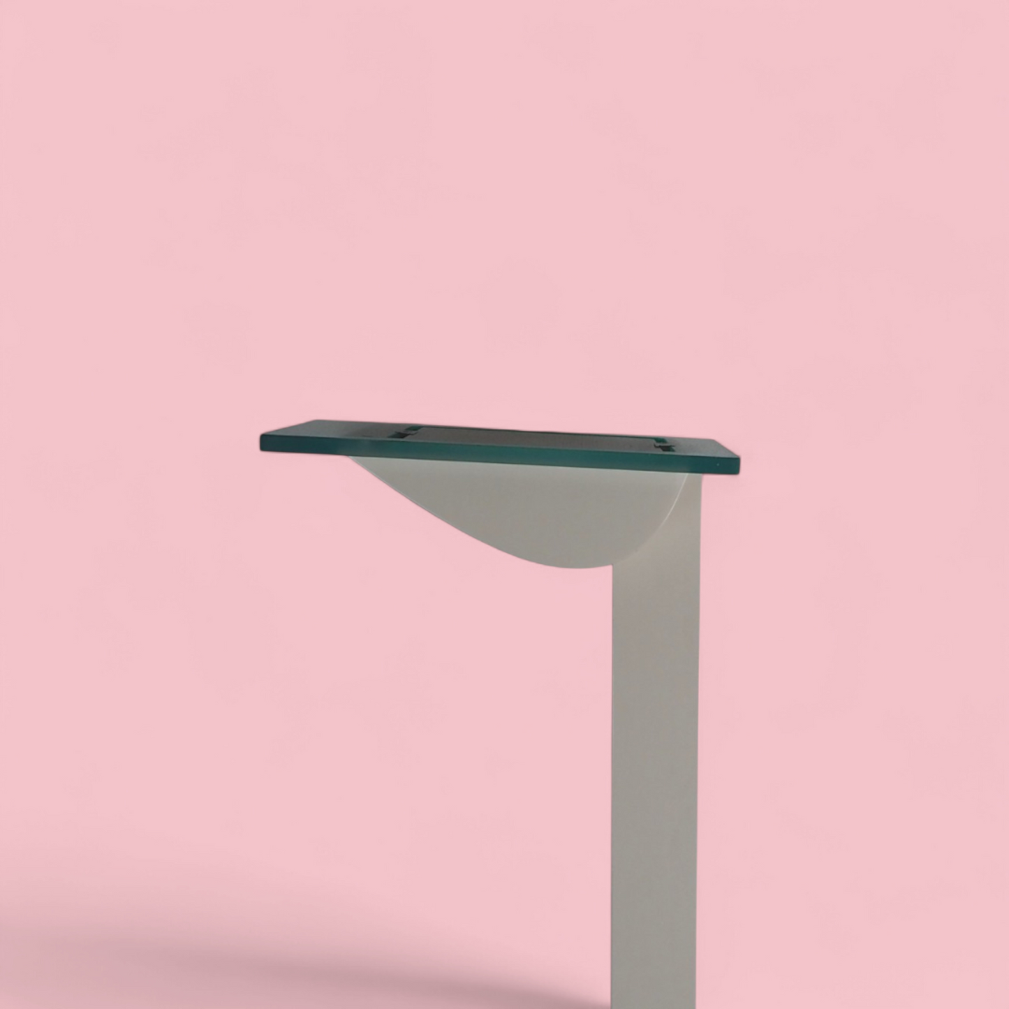 Detal dyfuzora lampy ID-S Sottsass Zumtobel z boku, austriacka inżynieria i włoski design