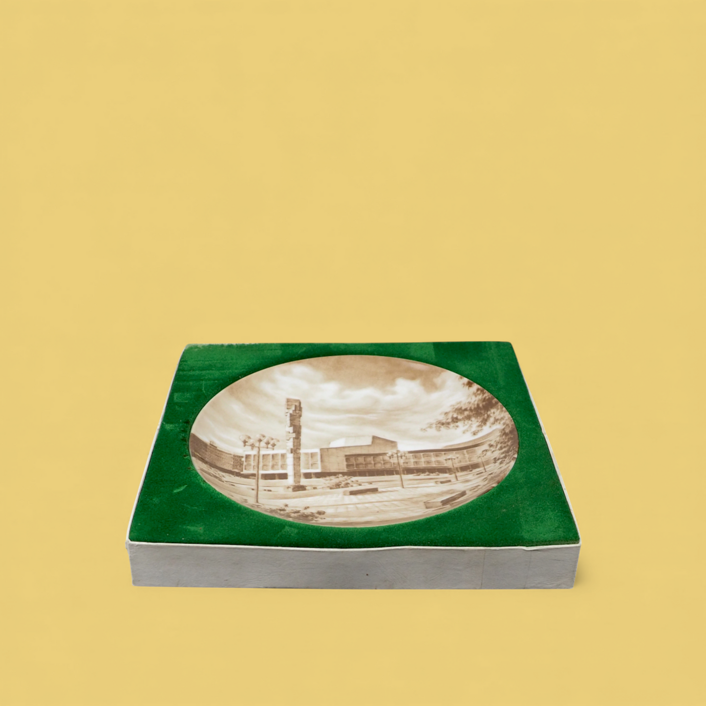 Talerz pamiątkowy Kaiser Pfalzbau, widok pod kątem z pudełkiem, West Germany