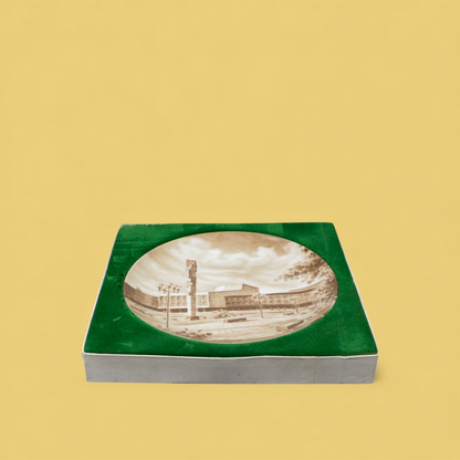 Talerz pamiątkowy Kaiser Pfalzbau, widok pod kątem z pudełkiem, West Germany