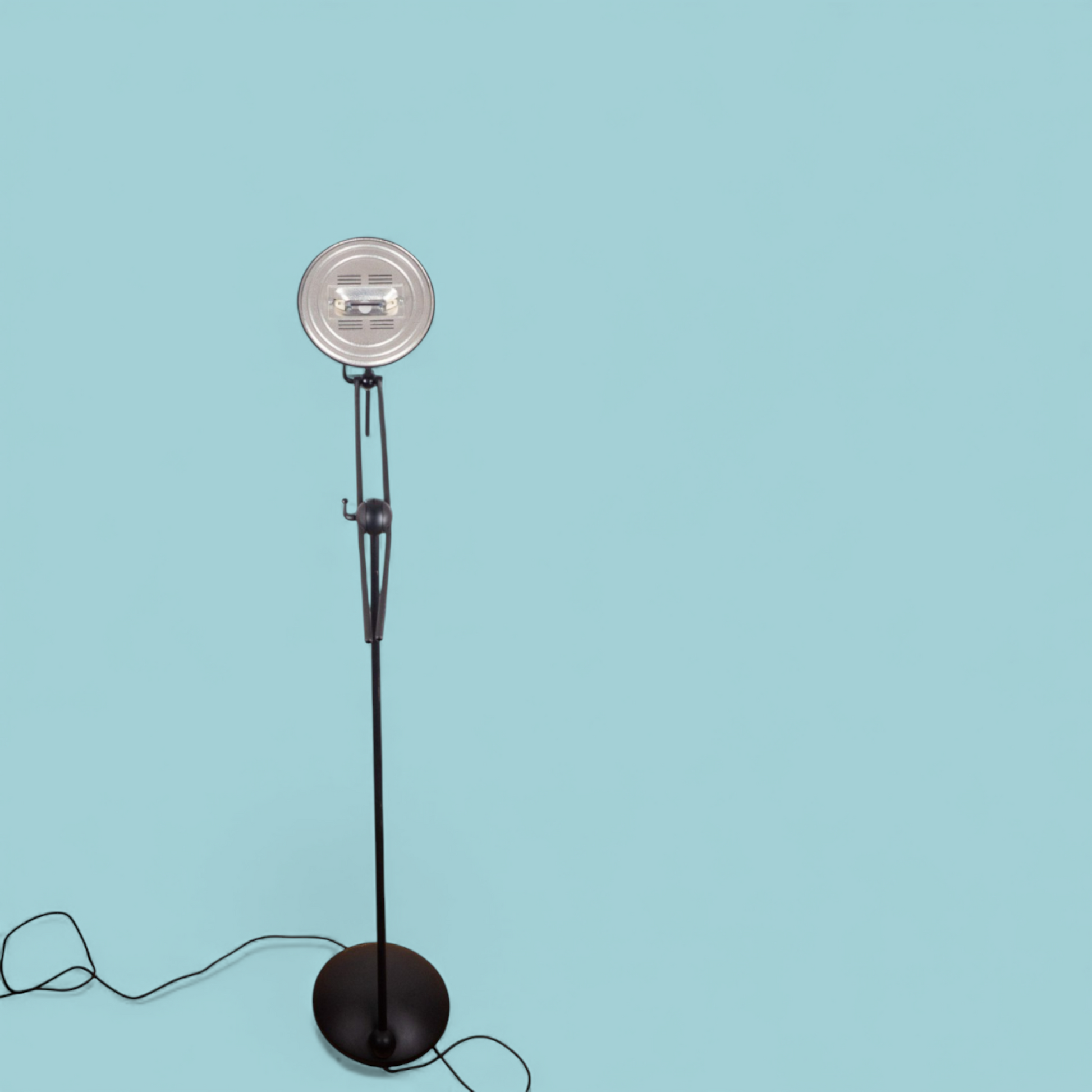 Luigi Colani lampa podłogowa, pełny widok z przodu włączona, lata 70