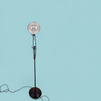 Luigi Colani lampa podłogowa, pełny widok z przodu włączona, lata 70