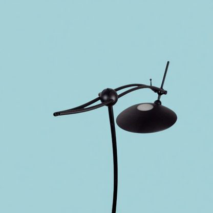 Luigi Colani lampa podłogowa, widok z góry na metalowe ramiona i klosz UFO, lata 70