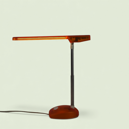 Microlight Artemide lampka biurkowa włączona, pozycja pozioma, Gismondi 1990s