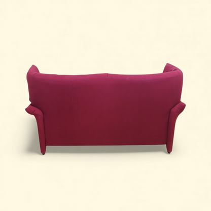 Sofa Portovenere Magistretti Cassina, widok od tyłu na wysokie oparcie, różowa tapicerka, lata 80