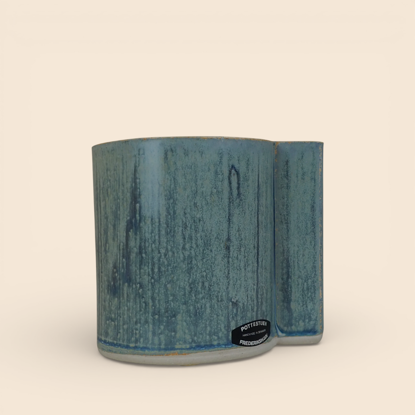 Ceramiczny desk organizer Pottestuen z Frederikshavn – widok z przodu z oryginalną etykietą