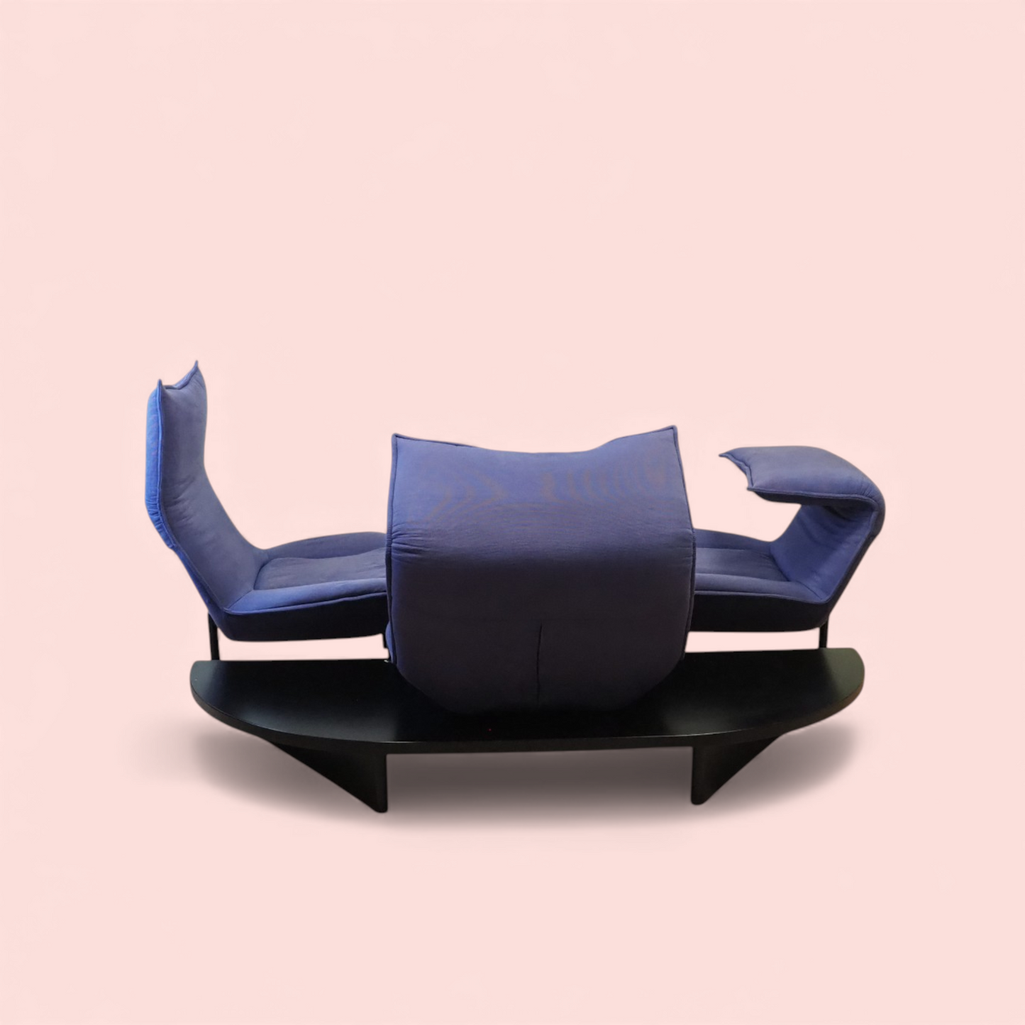 Sofa Veranda Cassina widok z góry, trzy moduły z zagłówkami, czarna podstawa