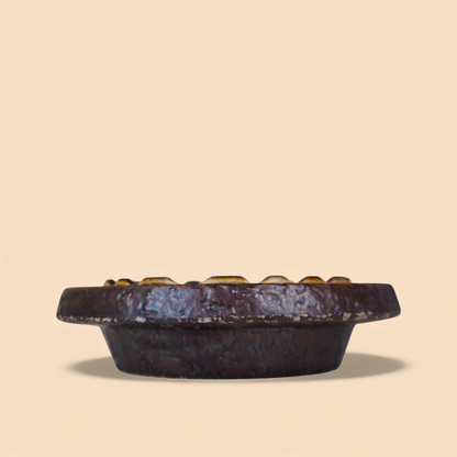 Ceramiczna popielniczka fat lava z lat 60., widok z boku z brązowym szkliwem